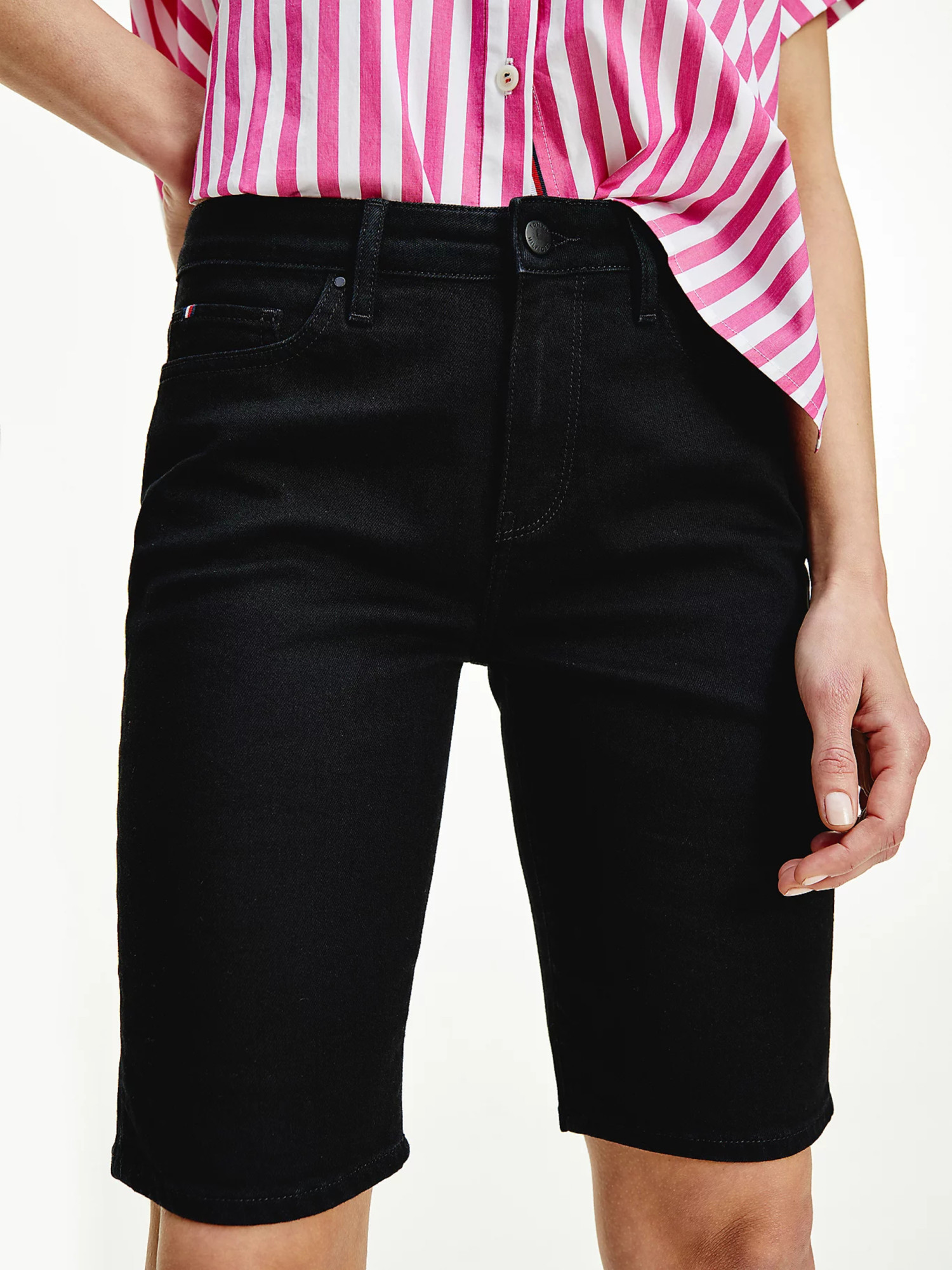 detail Tommy Hilfiger dámske čierne šortky