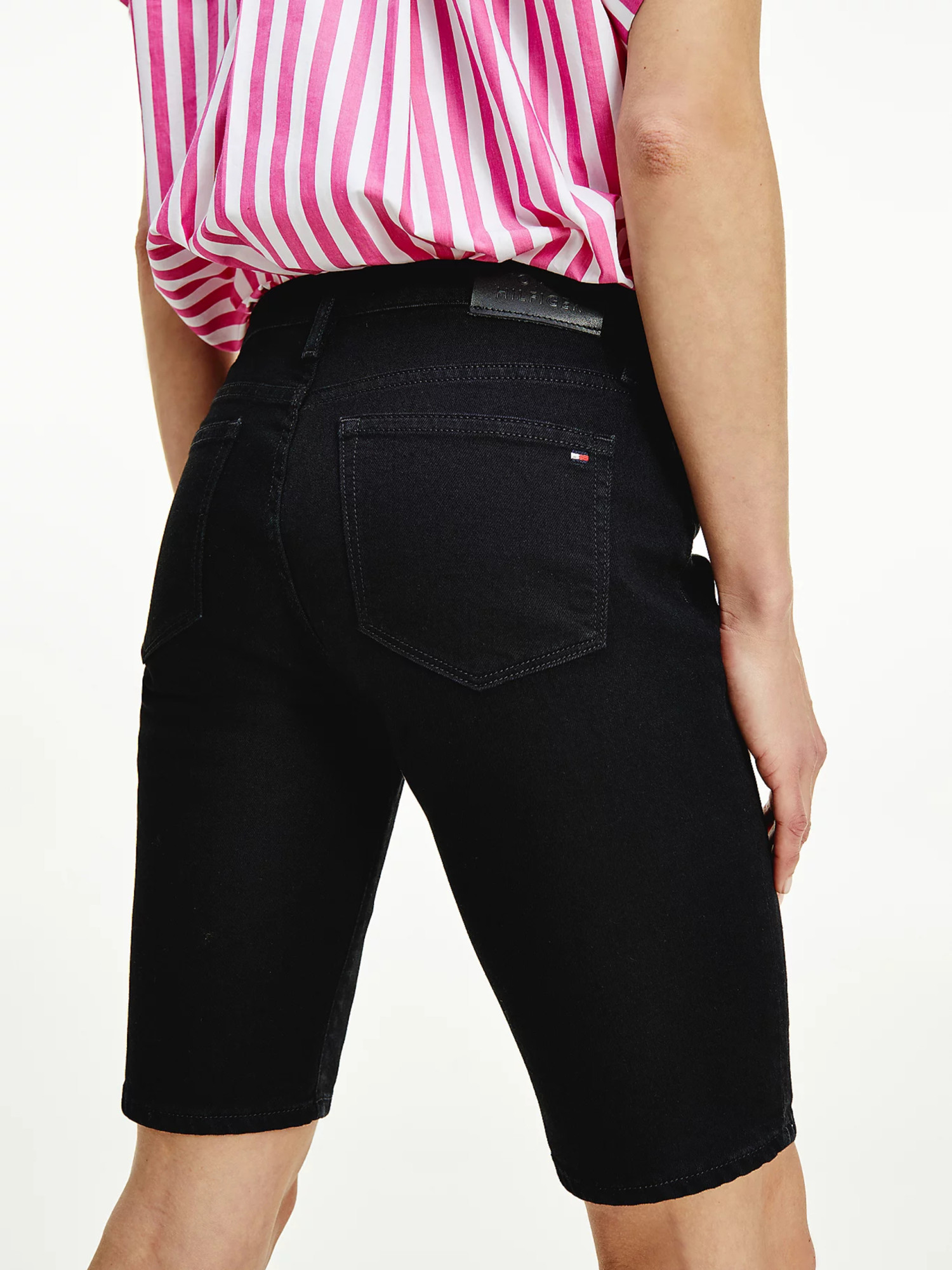 detail Tommy Hilfiger dámske čierne šortky