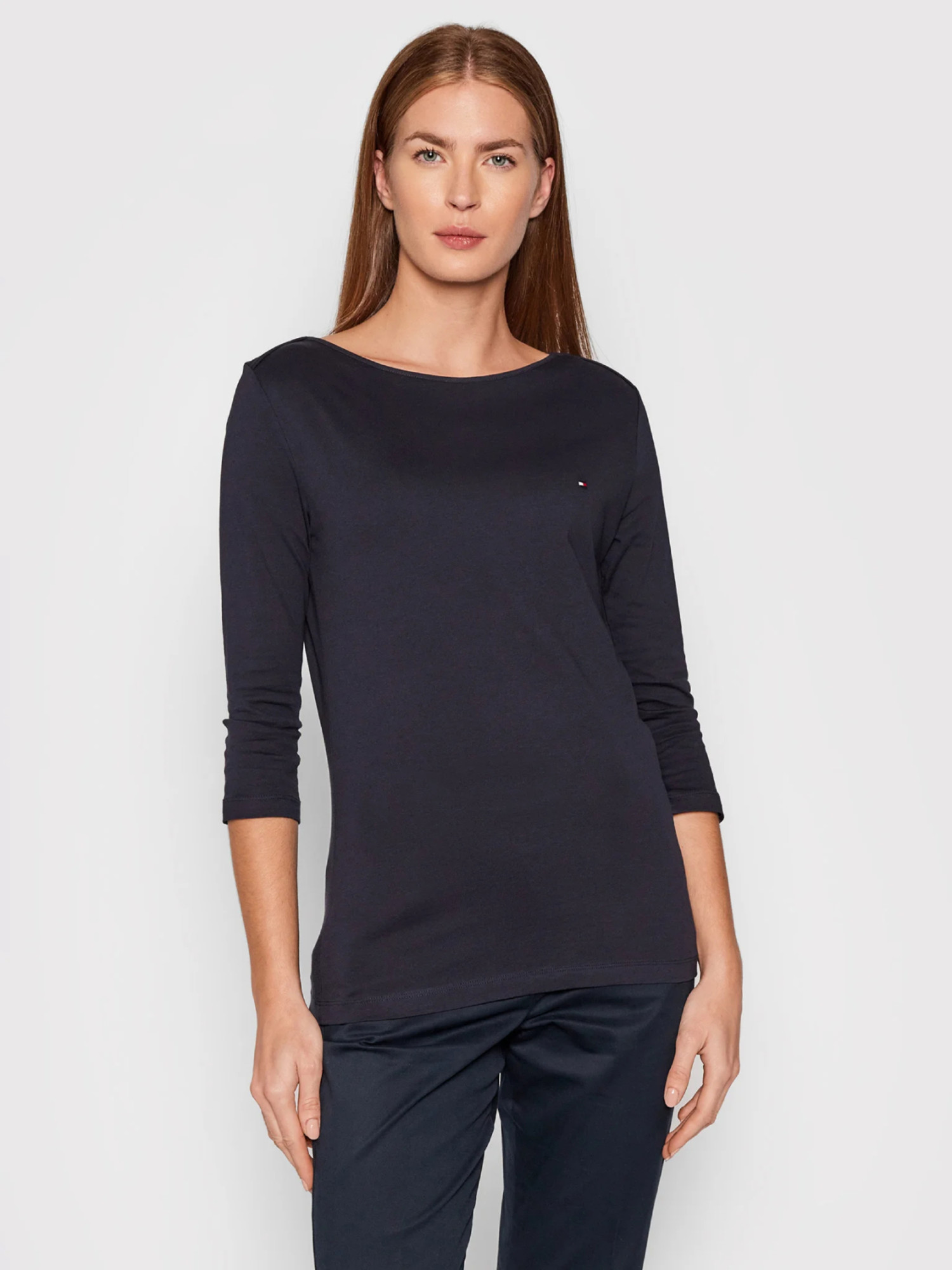detail Tommy Hilfiger dámske tmavomodré tričko