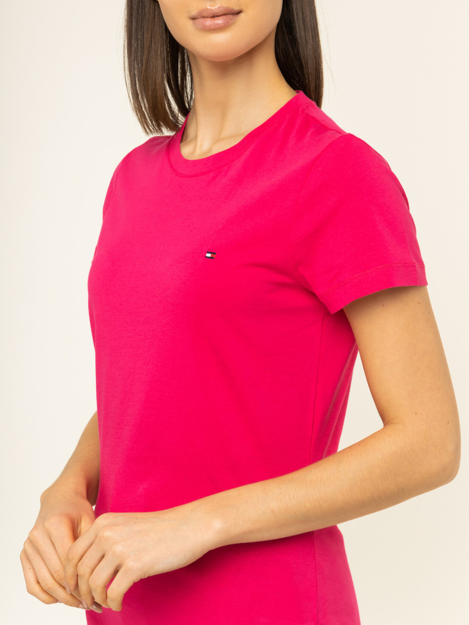 detail Tommy Hilfiger dámske fialové tričko