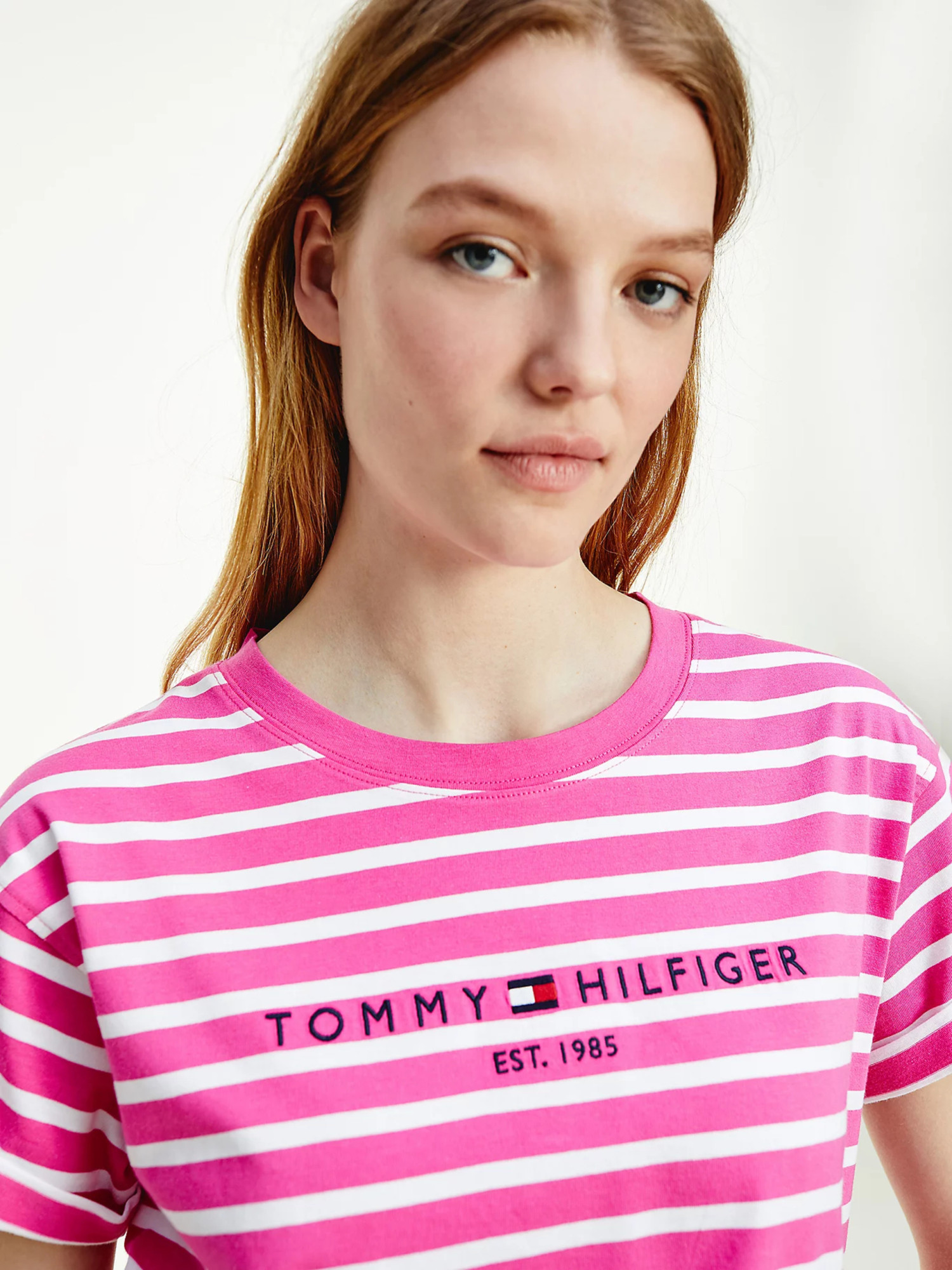 detail Tommy Hilfiger dámske ružové pruhované tričko