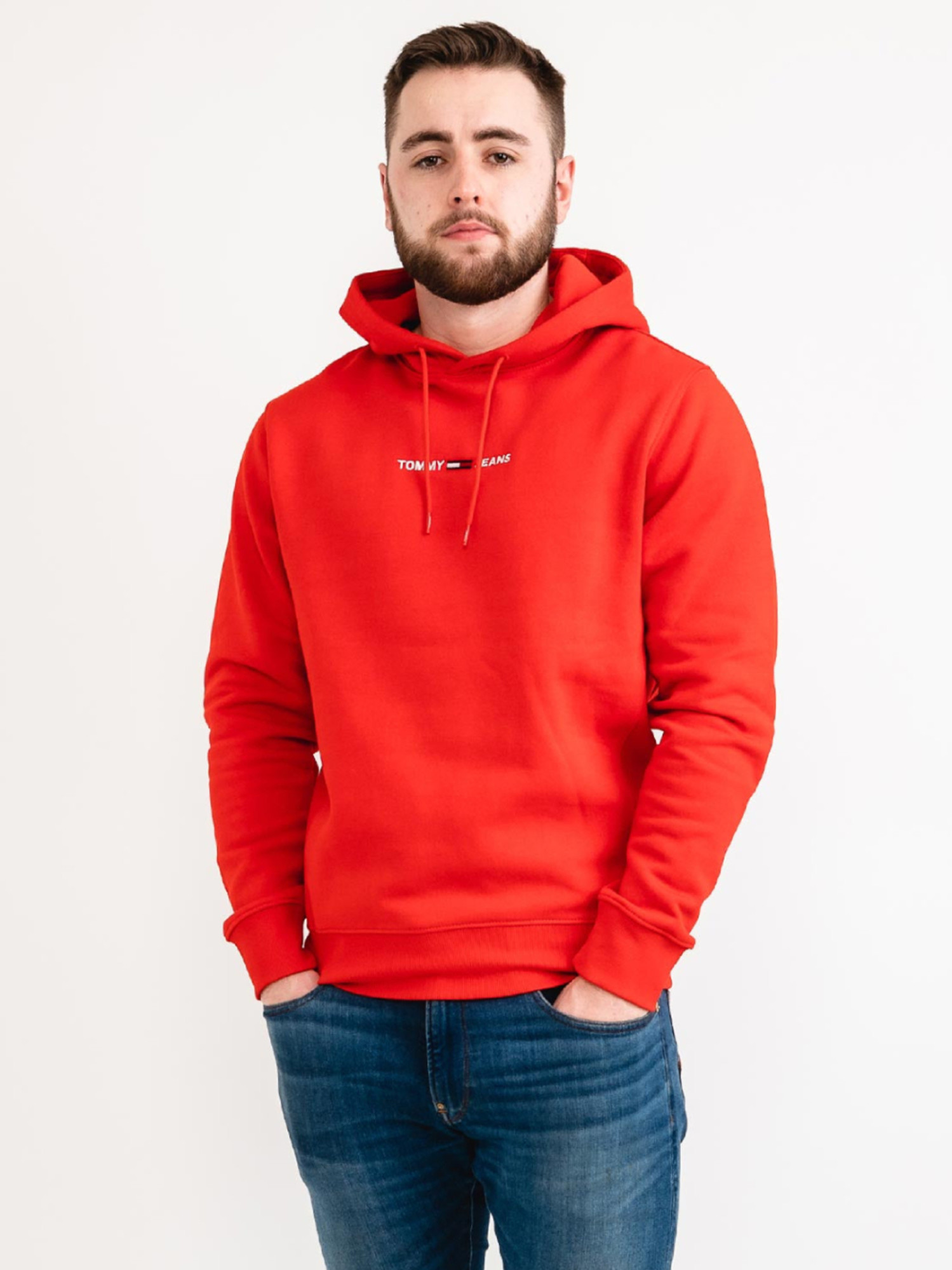 detail Tommy Jeans pánska červená mikina