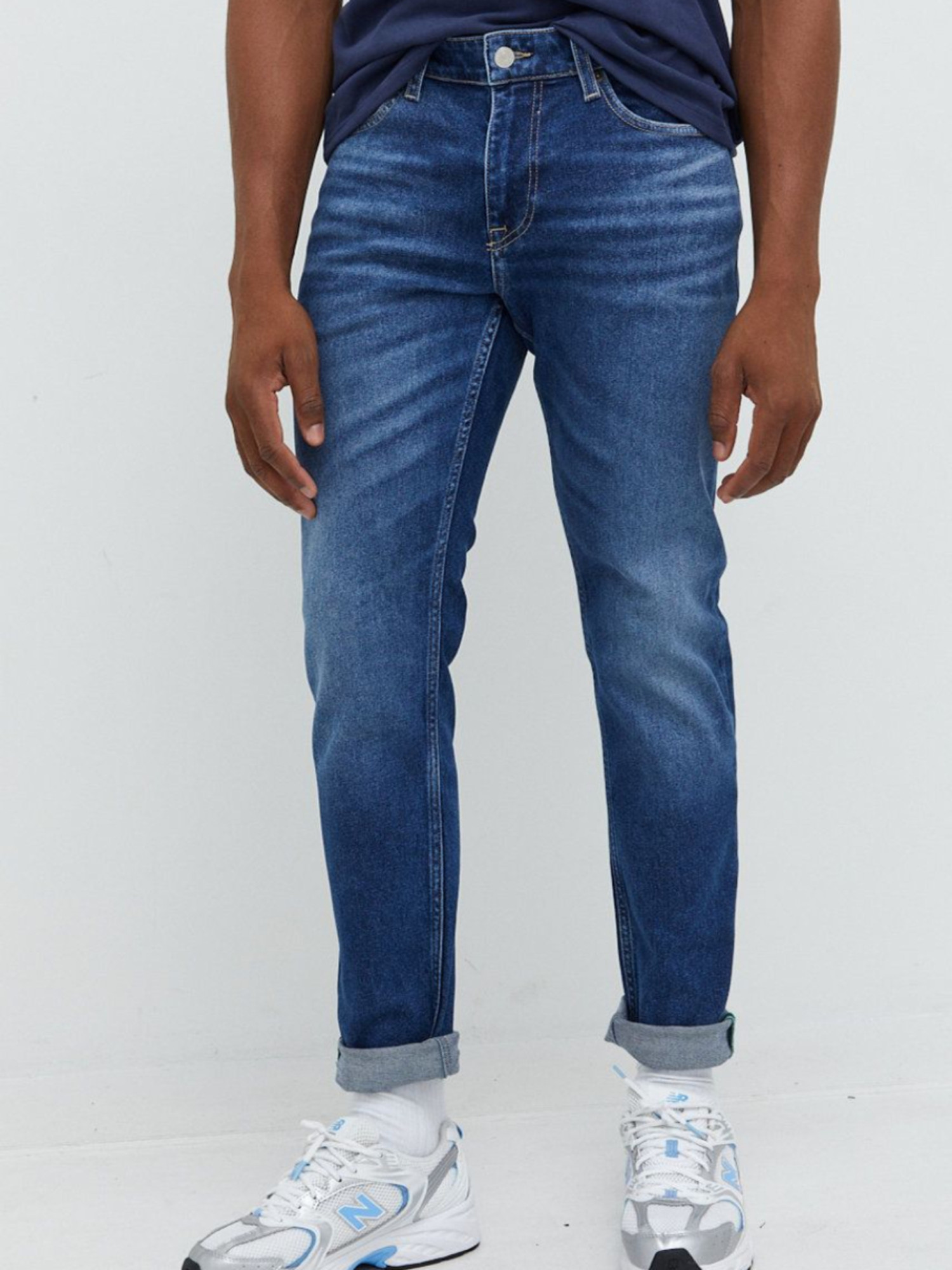 detail Tommy Jeans pánske modré džínsy AUSTIN SLIM
