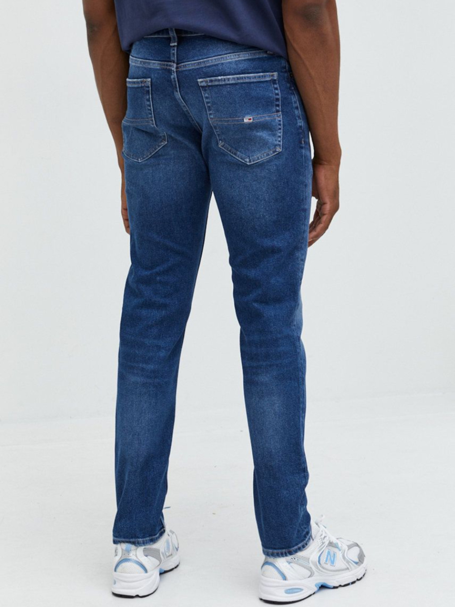 detail Tommy Jeans pánske modré džínsy AUSTIN SLIM