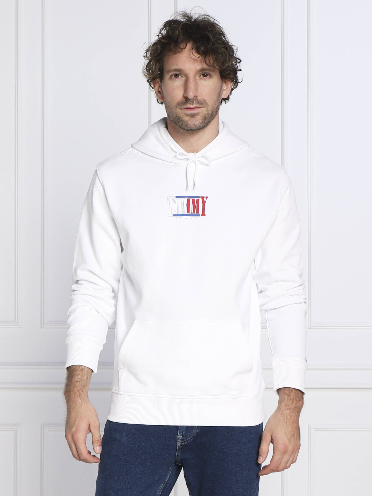 detail Tommy Jeans pánska biela mikina