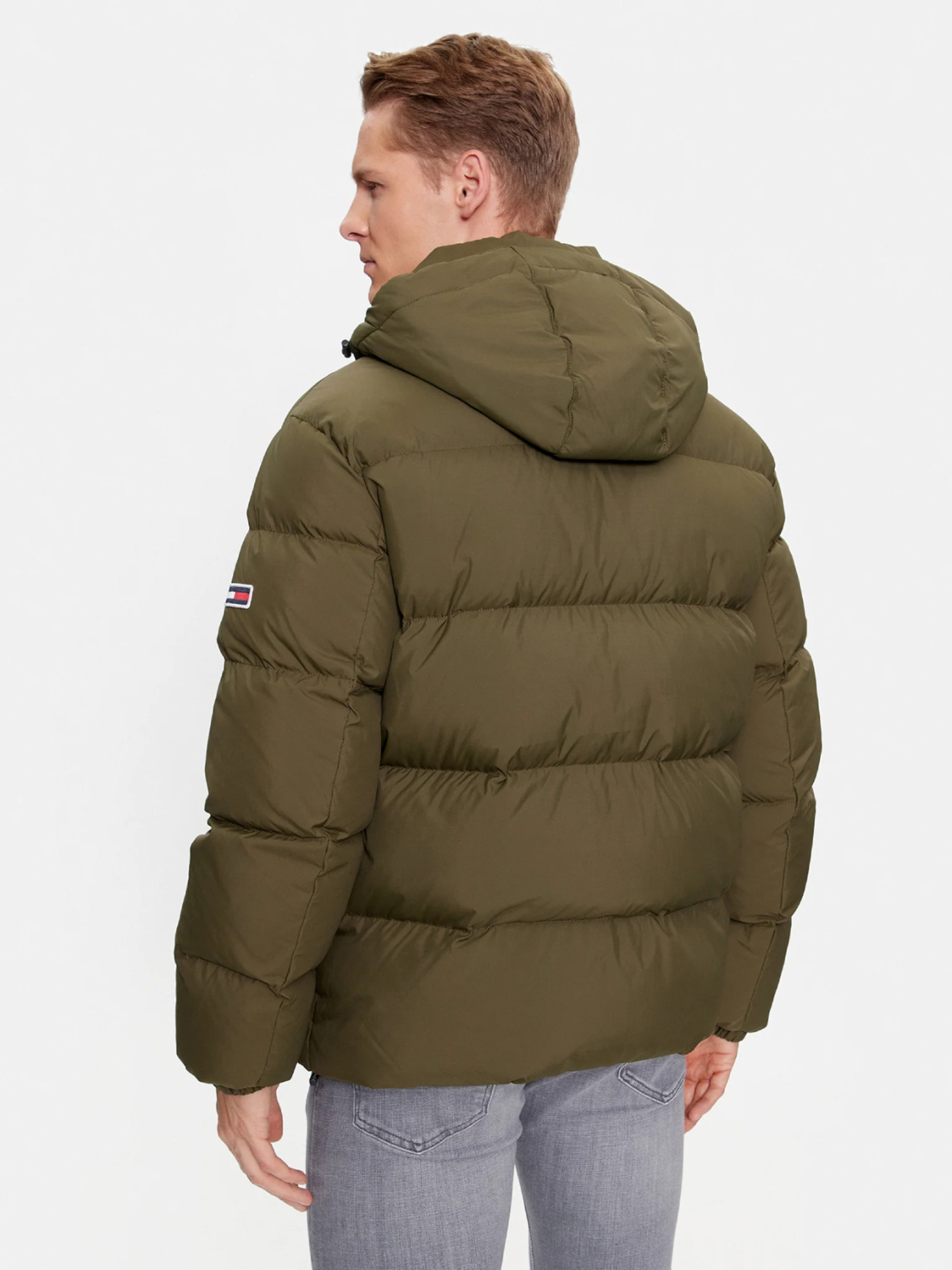 detail Tommy Jeans pánska zelená zimná bunda