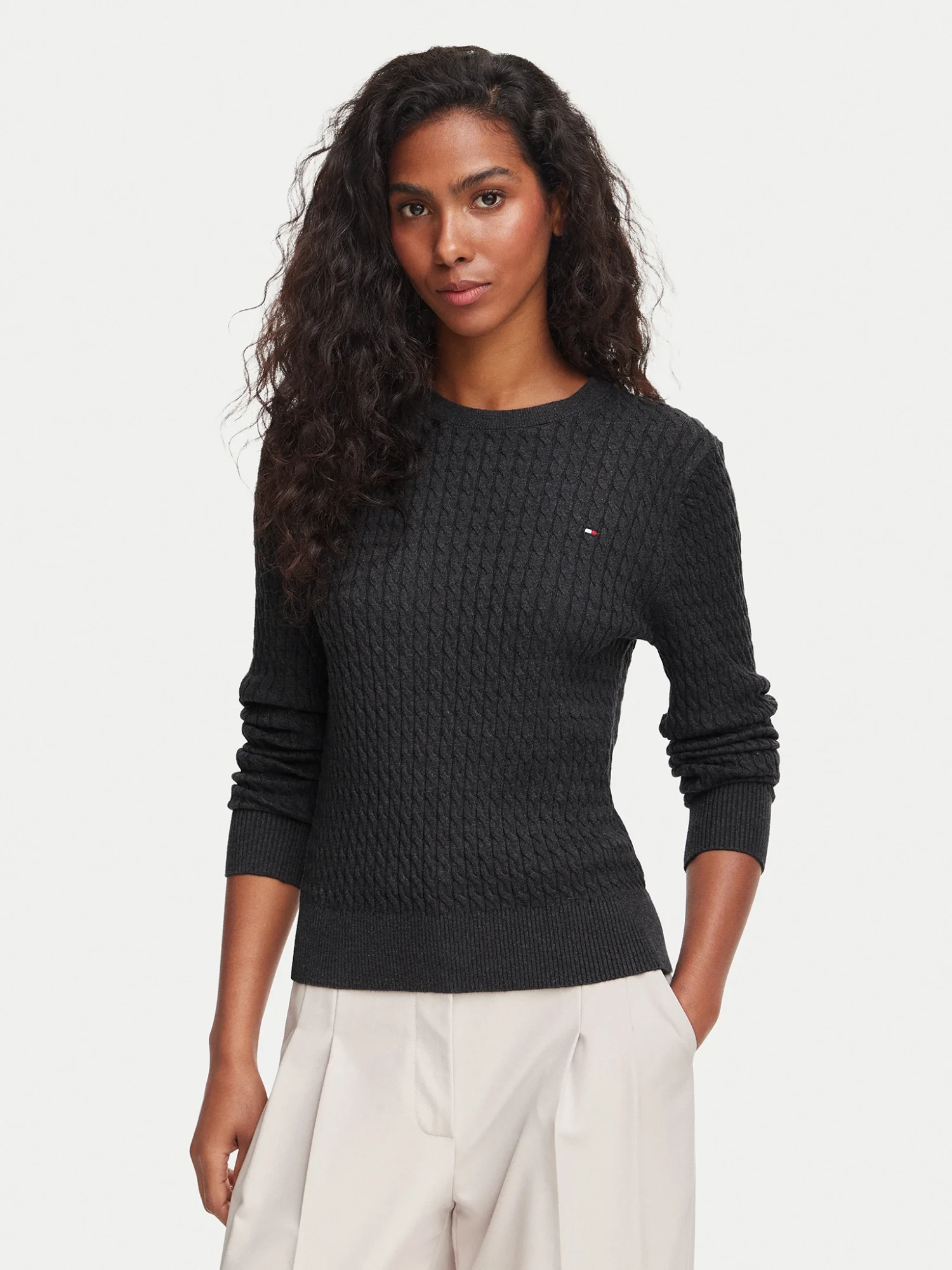 detail Tommy Hilfiger dámsky tmavo šedý sveter