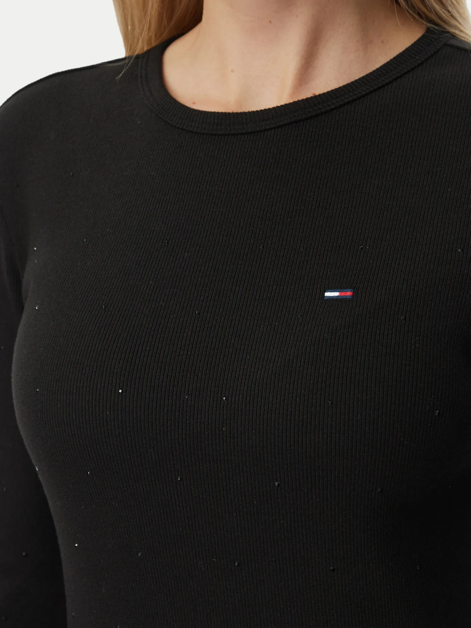 detail Tommy Jeans dámske čierne šaty
