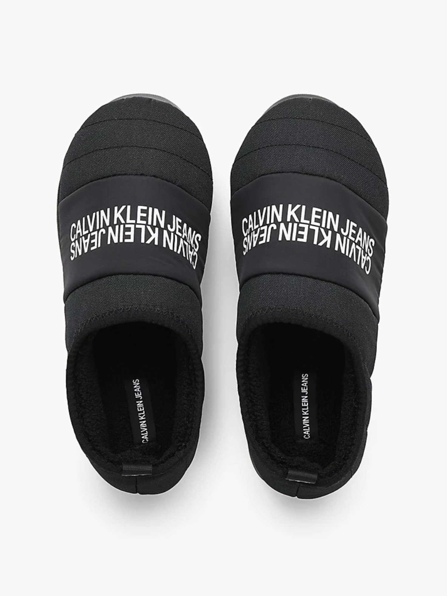 detail Calvin Klein pánske čierne papuče