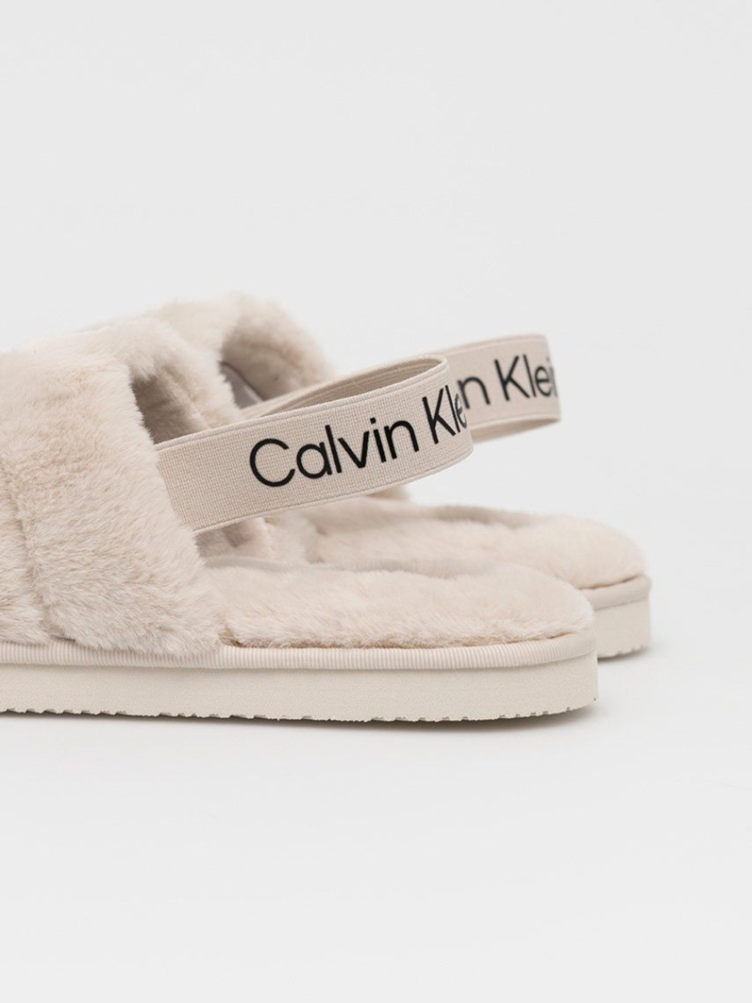 detail Calvin Klein dámske smotanové papuče