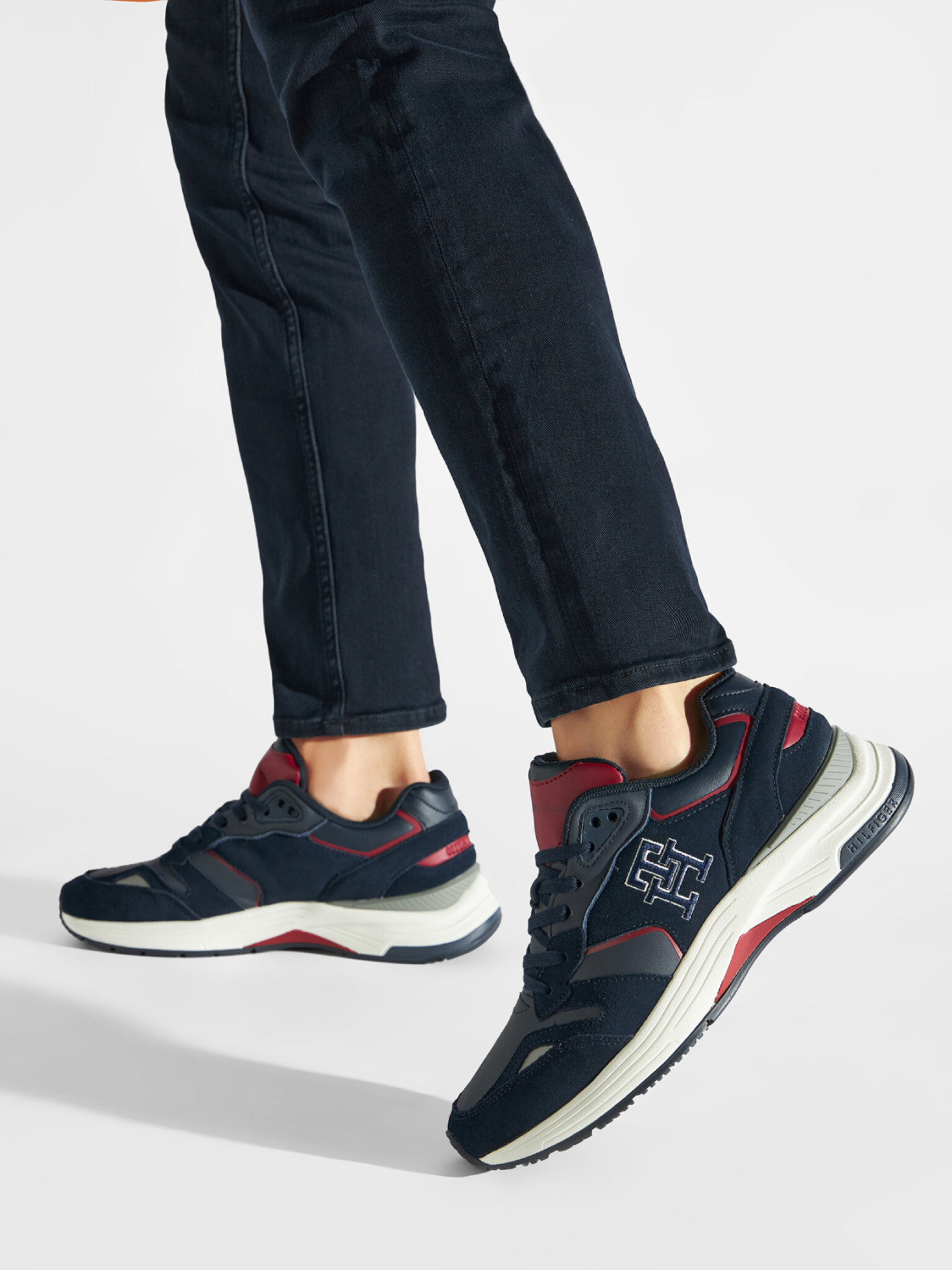 detail Tommy Hilfiger pánske tmavo modré tenisky