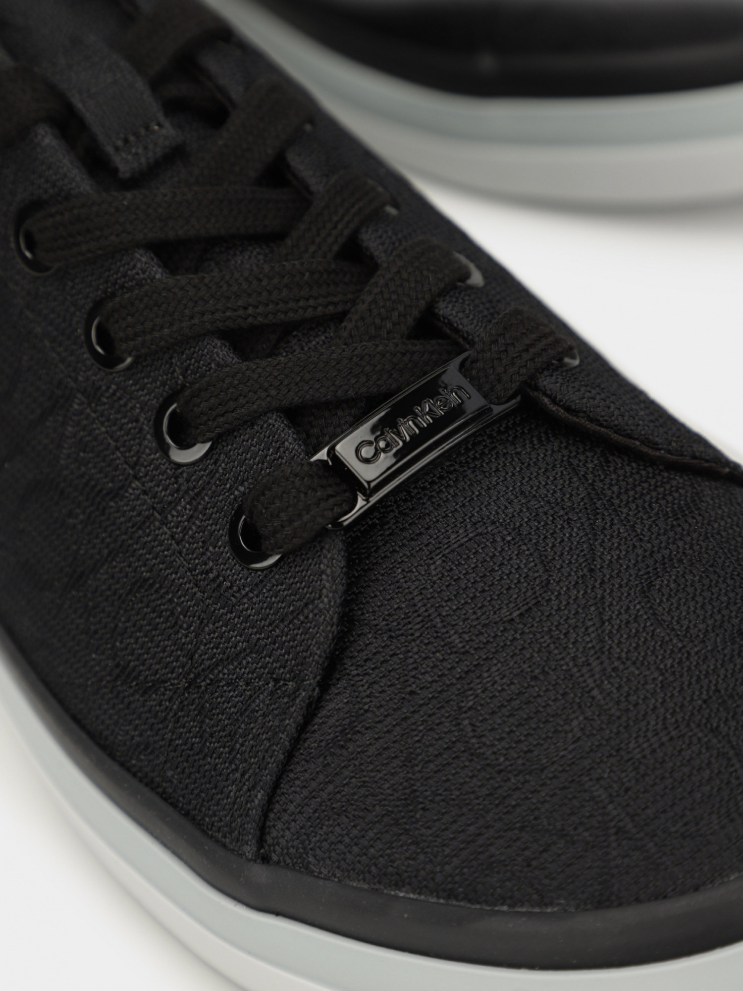 detail Calvin Klein dámske čierne tenisky