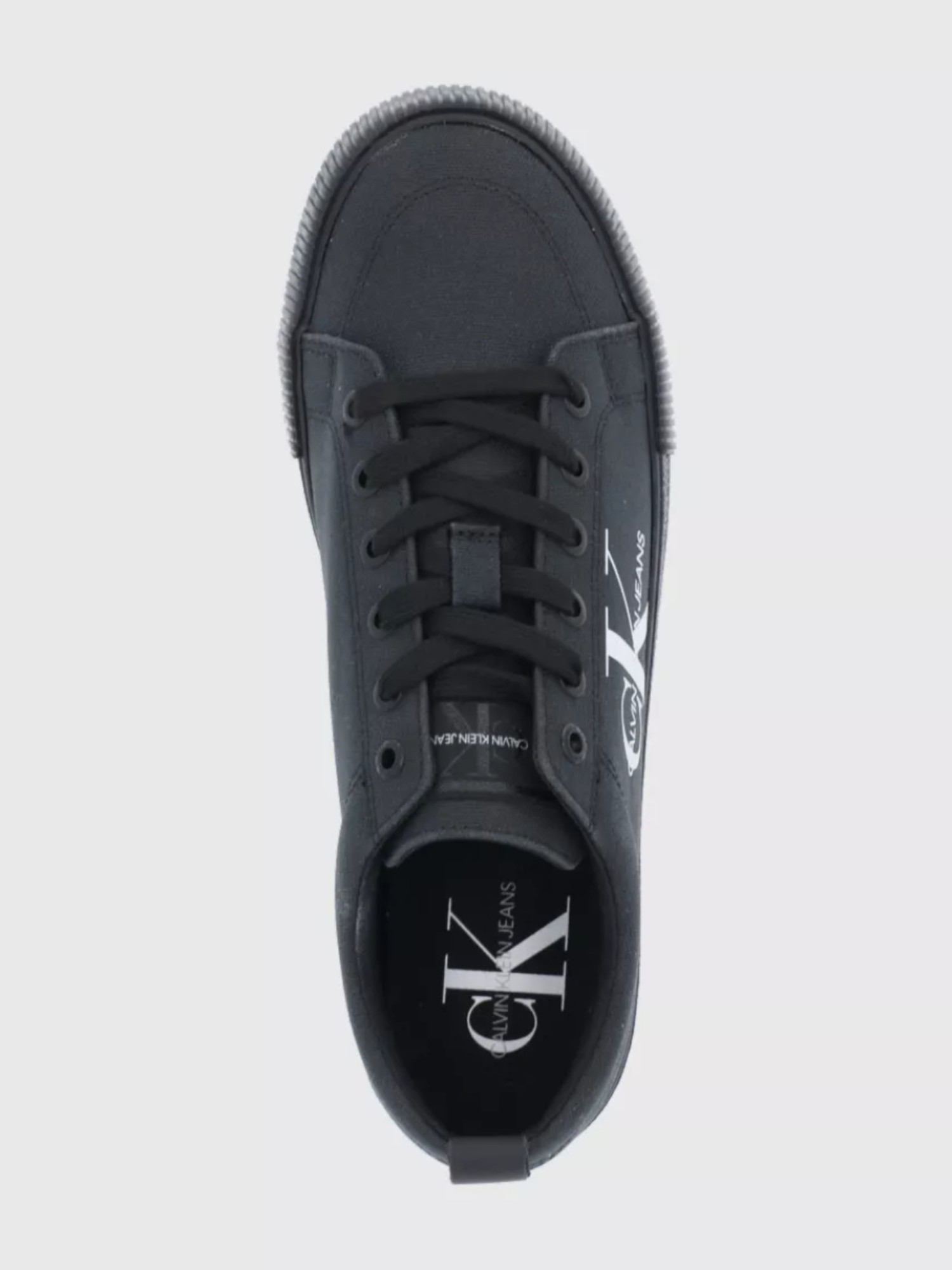 detail Calvin Klein pánske čierne tenisky