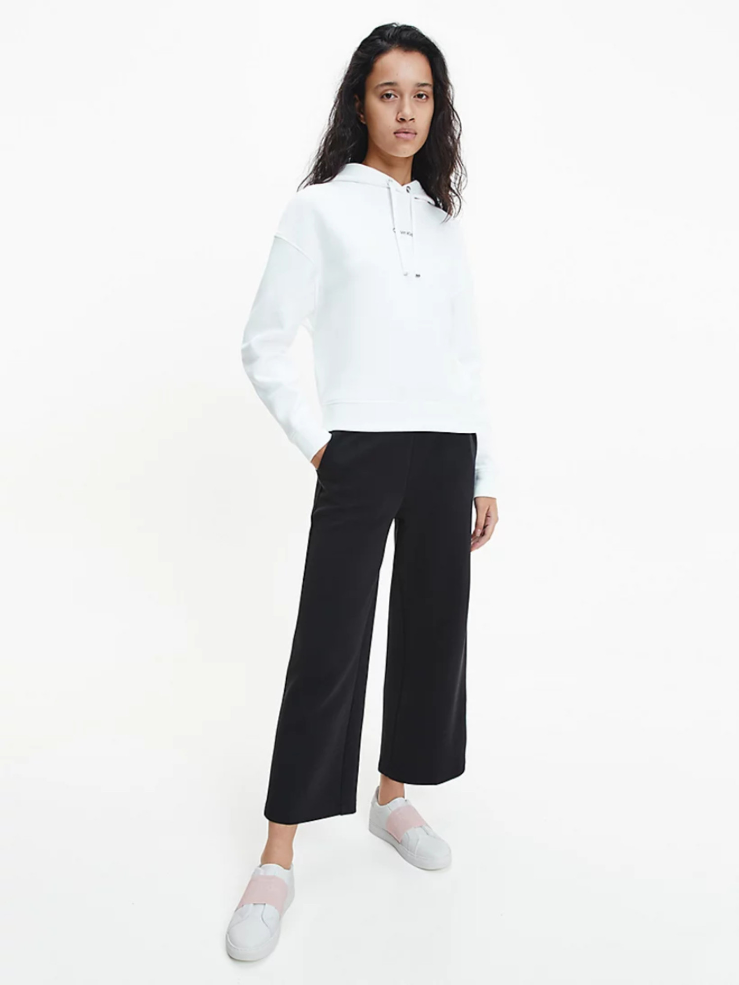 detail Calvin Klein dámske biele tenisky