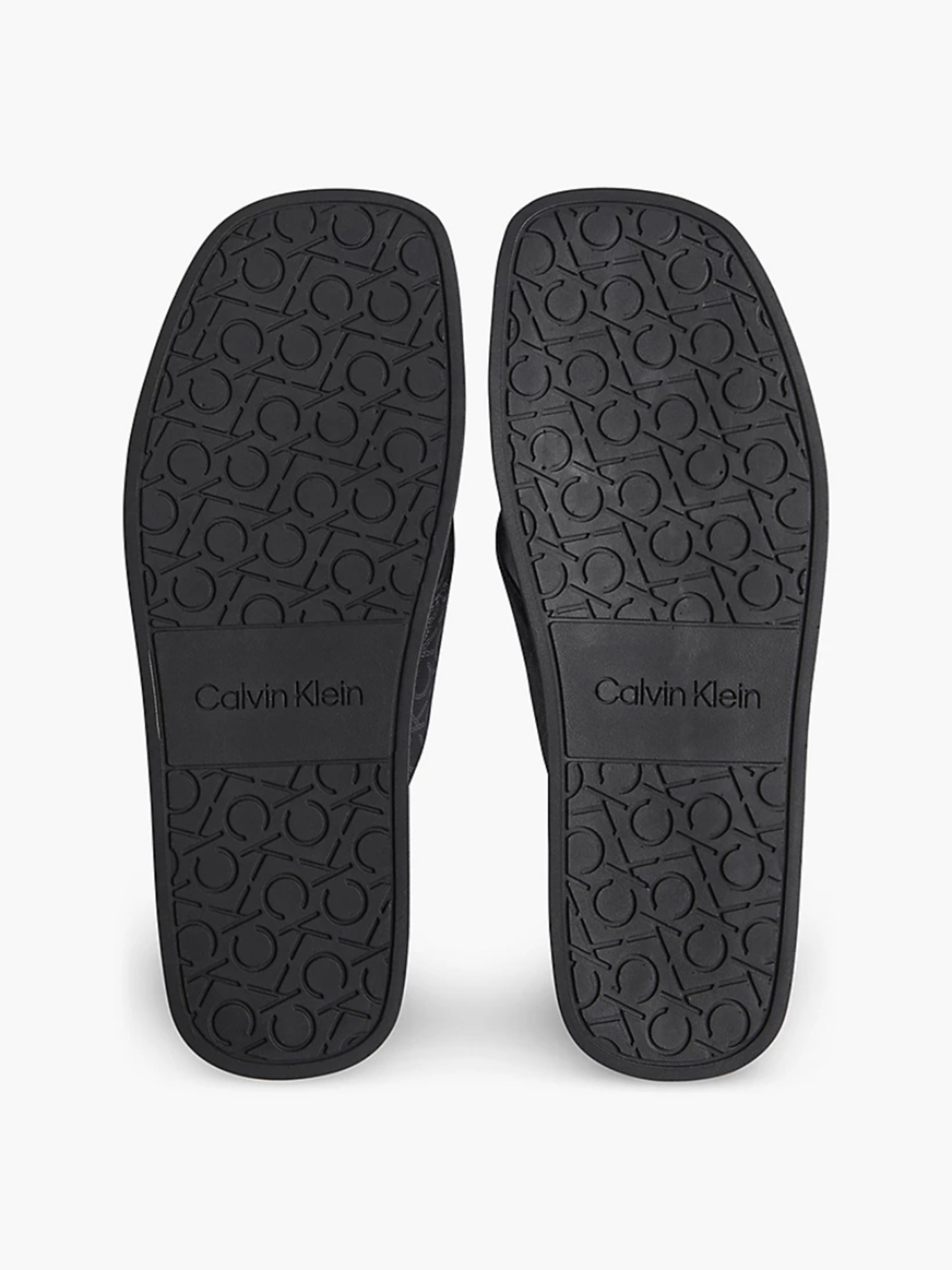 detail Calvin Klein pánske čierne žabky