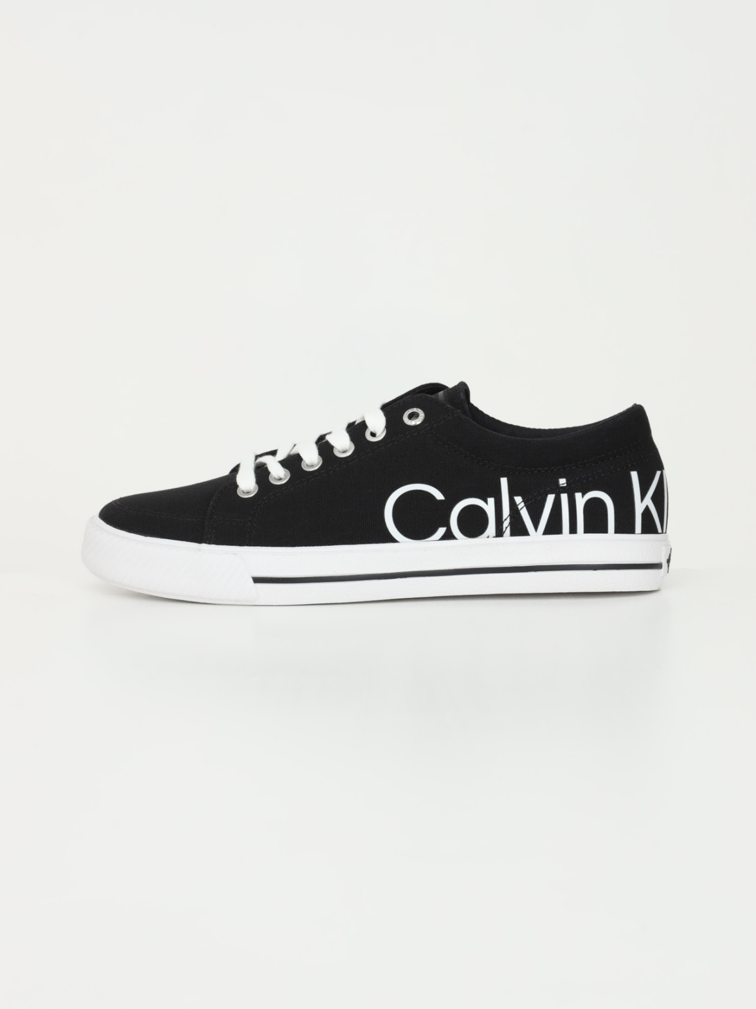 detail Calvin Klein pánske čierne tenisky