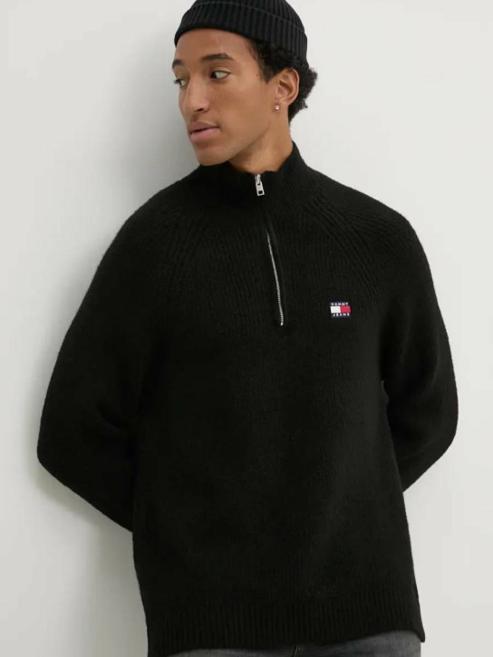 Tommy Jeans pánsky čierny sveter
