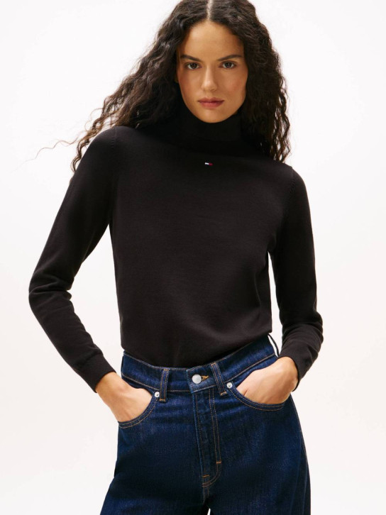 TJW ESSENTIAL TRTLNK SWEATER