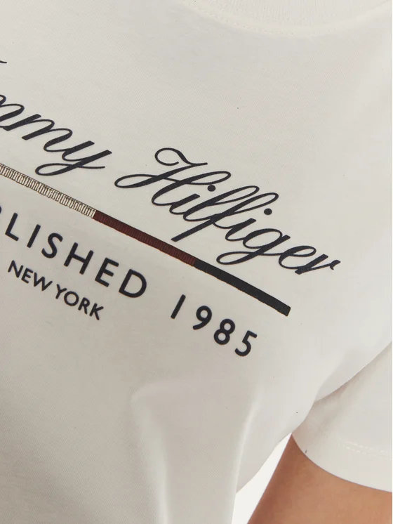 detail Tommy Hilfiger dámske biele tričko