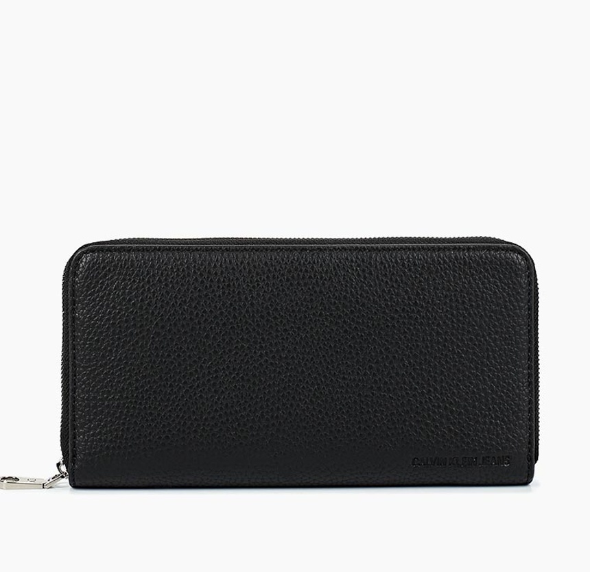 detail Calvin Klein dámska čierna peňaženka